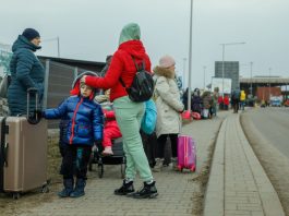 Беженцы на пограничном пункте Долгобичув на польско-украинской границе. 2 марта 2022 года. Фото: Дмитрий Сульжиц