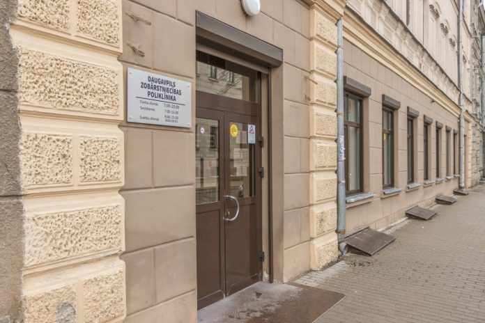Стоматологическая поликлиника в Даугавпилсе. Февраль 2022 года. Фото: Евгений Ратков