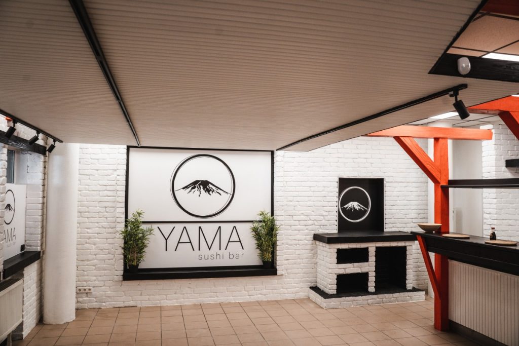 Суши-бар Yama Sushi. 28 апреля 2022 года. Фото: Виола Олейникова