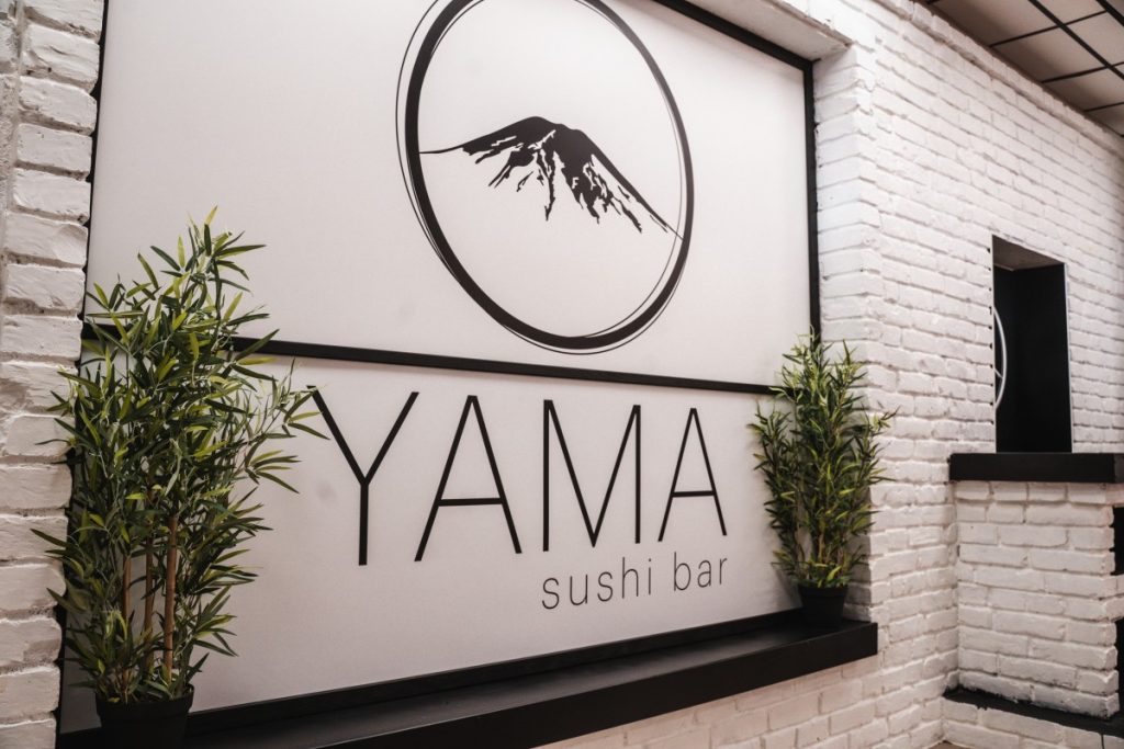 Суши-бар Yama Sushi. 28 апреля 2022 года. Фото: Виола Олейникова