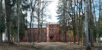Территория бывшего санатория "Межциемс" в Даугавпилсе. 7 апреля 2022 года. Фото: Елена Иванцова