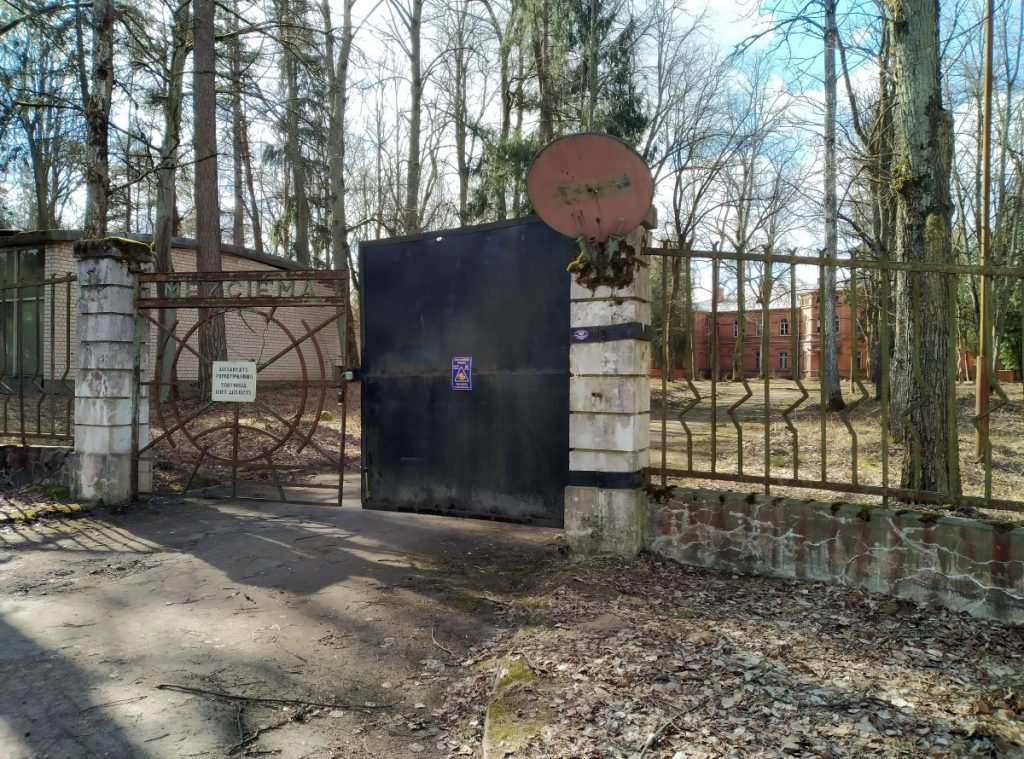 Территория бывшего санатория "Межциемс" в Даугавпилсе. 7 апреля 2022 года. Фото: Елена Иванцова