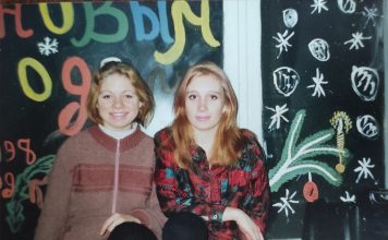 Наташа Краваль и Лена Байкова. Даугавпилсская средняя школа № 6 имени Я. Райниса. Фото из семейного архива Натальи Краваль