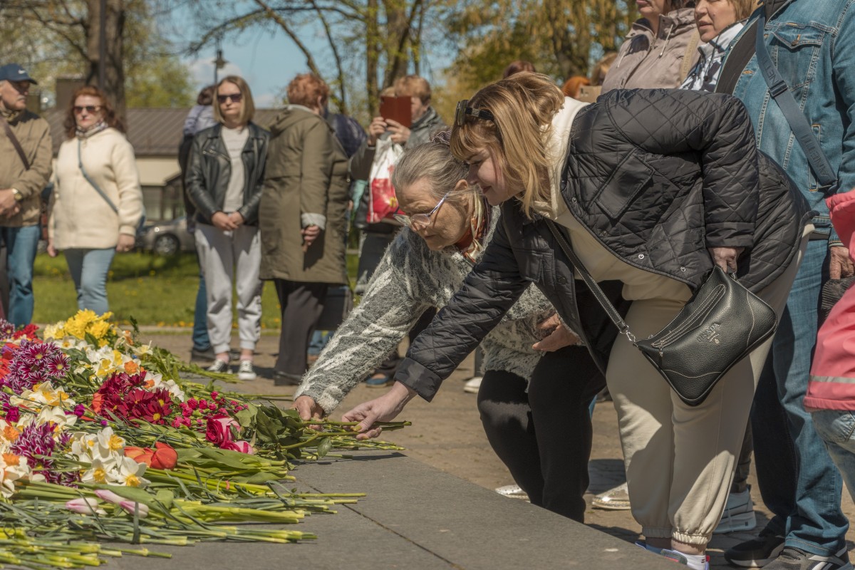 Мемориал в Парке Дубровина в Даугавпилсе. 9 мая 2022 года, 12:27. Фото: Евгений Ратков
