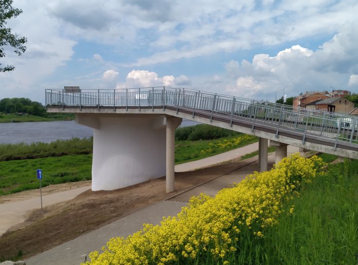 Смотровая площадка на улице Бругю в Даугавпилсе. 4 июля 2022 года. Фото: Елена Иванцова