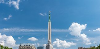 Памятник Свободы в Риге. Фото: liveriga.com