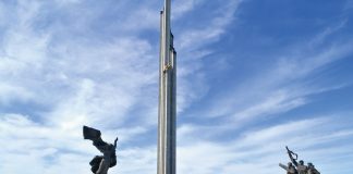 памятник в Парке победы