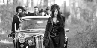 Эми Уайнхаус в клипе Back To Black