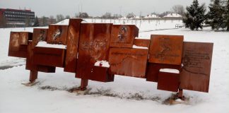 Памятник героям-освободителям Даугавпилса от большевиков. 25 ноября 2022 года. Фото: Наталья Пальчевская