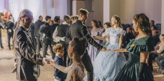 Участники Рождественского бала в Даугавпилсе. Дом Единства, 15 января 2023 года. Фото: Евгений Ратков