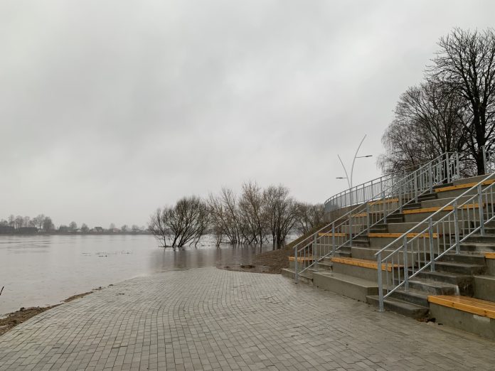променад затопило