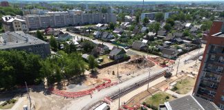 Вид на дома по ул. Дарба и Айзпилсетас с дрона. Фото: Дайнис Болтрукс