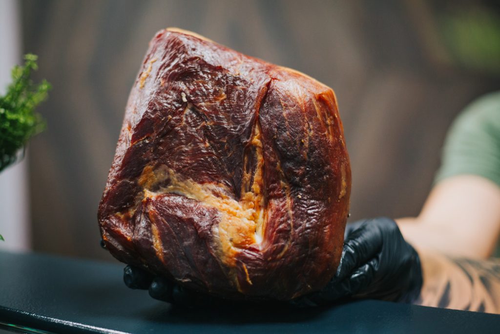 Мясная лавка с литовской продукцией ALDER SMOKE HOUSE. Фото: Ирина Маскаленко