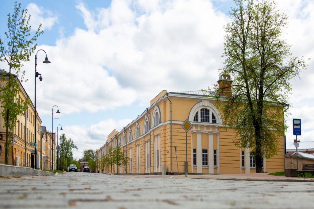 Здание Инженерного арсенала в Даугавпилсской крепости после реставрации. Фото: Сергей Соколов
