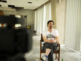 «Катастрофа. С этим словом я и живу». Артур Смольянинов в проекте «Мы здесь» Артур Смольянинов - герой проекта "Мы здесь". Фото: Juris Lisovs/TVNET