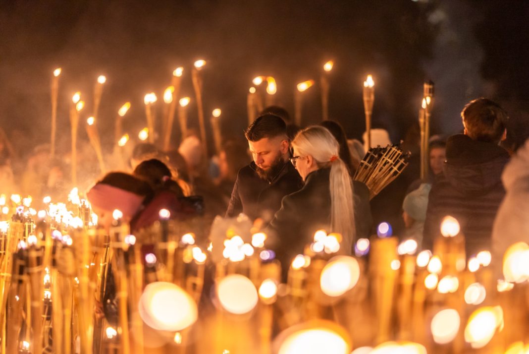 Факельное шествие в Даугавпилсе. 11 ноября 2023 года. Фото: Виола Олейникова Факельное шествие в Даугавпилсе. 11 ноября 2023 года. Фото: Виола Олейникова