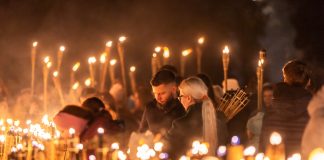 День Лачплесиса, фильм «В сети. Рождение легенды ТТТ» и подготовка ко Дню независимости. Умная афиша. 7 — 13 ноября Факельное шествие в Даугавпилсе. 11 ноября 2023 года. Фото: Виола Олейникова