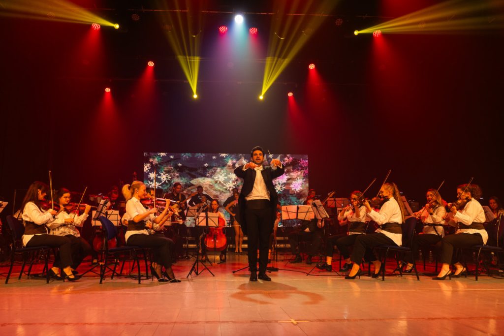 Концерт симфонического оркестра Lords of the Sound в Даугавпилсе. Большой зал Дворца культуры, 13 ноября 2023 года. Фото: Андрей Емельянов