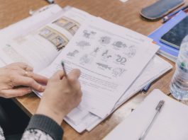 Занятие по латышскому языку в одном из учебных центров Даугавпилса. Фото: Евгений Ратков