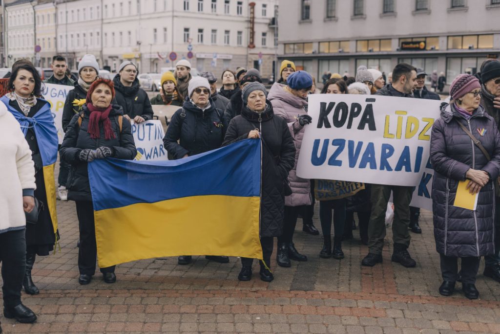 Митинг в поддержку Украины 24 февраля 2024 года в Даугавпилсе. Фото: Евгений Ратков