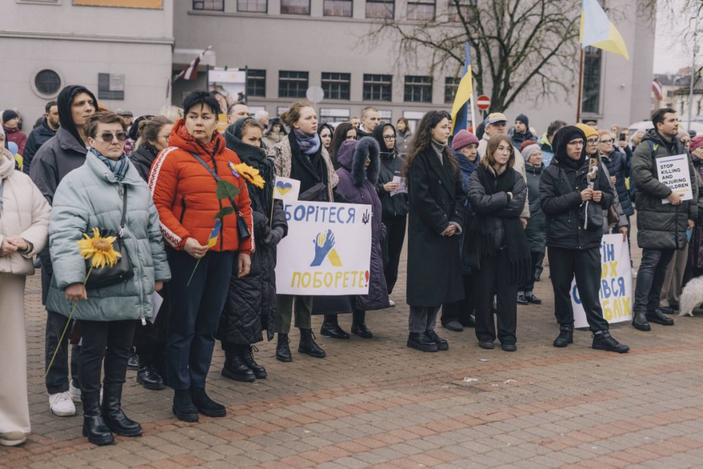 Митинг в поддержку Украины 24 февраля 2024 года в Даугавпилсе. Фото: Евгений Ратков