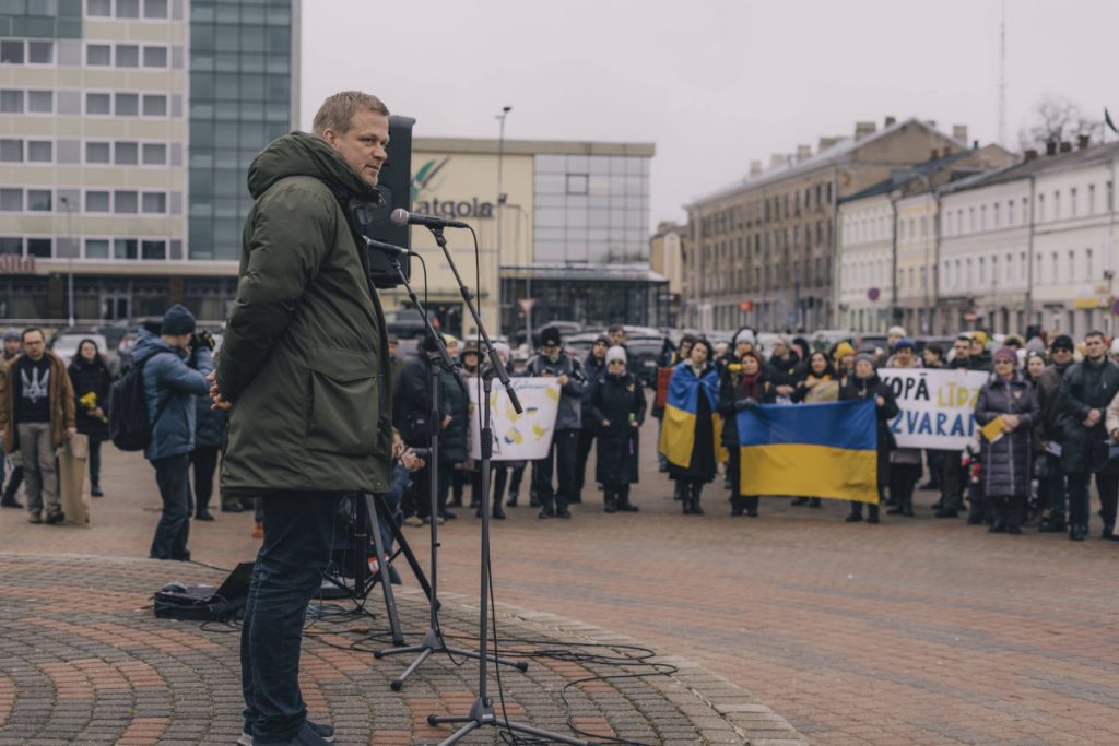 Митинг в поддержку Украины 24 февраля 2024 года в Даугавпилсе. Фото: Евгений Ратков