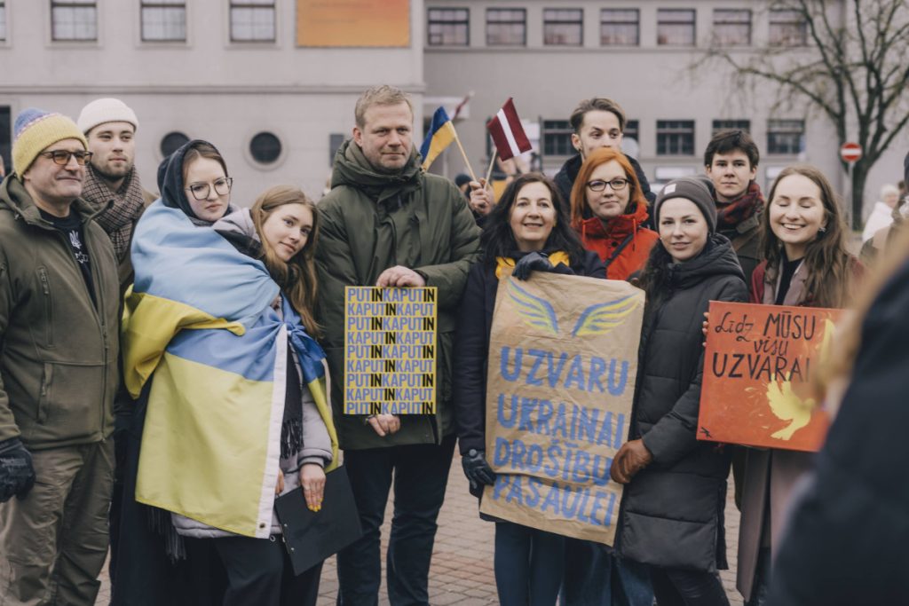 Митинг в поддержку Украины 24 февраля 2024 года в Даугавпилсе. Фото: Евгений Ратков