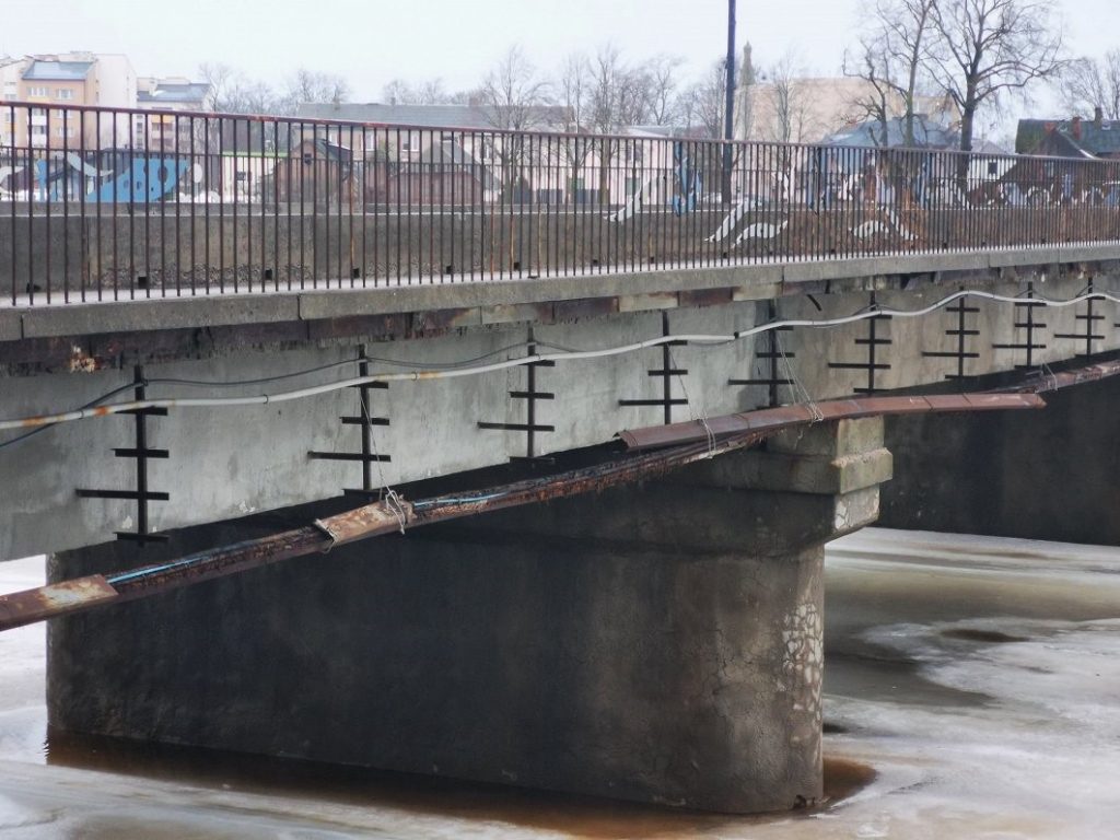 Состояние моста в Салацгриве в январе 2024 года. Фото: Latvijas Televīzija