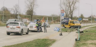 Место происшествия — автобусная остановка «CSDD», где около 9:30 8 апреля 2024 года мужчина на автомобиле сбил двух женщин. Фото: Евгений Ратков