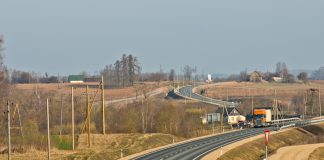 В Латвии значительно увеличатся штрафы за нарушения правил дорожного движения. 2 мая Сейм утвердил поправки к закону. Иллюстративное фото: Latvijas valsts ceļi