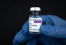 Вакцина AstraZeneca против Covid-19. Иллюстративное фото: Mika Baumeister / Unsplash
