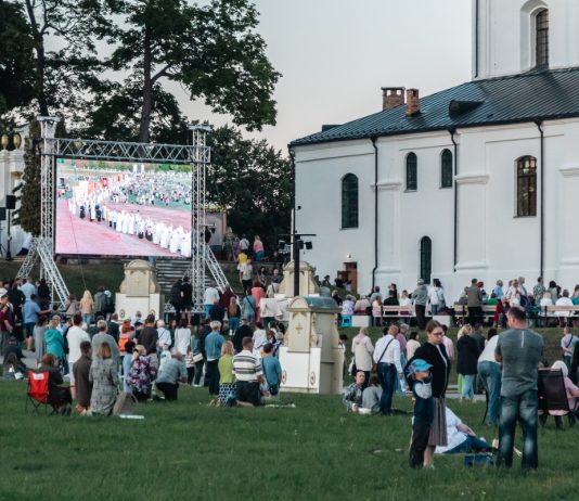 Škiuņa džezs, 95-летие Зилупе, праздник в Аглоне и «Музыкальный август». Умная афиша. 14 — 20 августа Праздник Вознесения Пресвятой Девы Марии на небеса. Аглона, 15 августа 2024 года. Фото: Виктория Кравцова