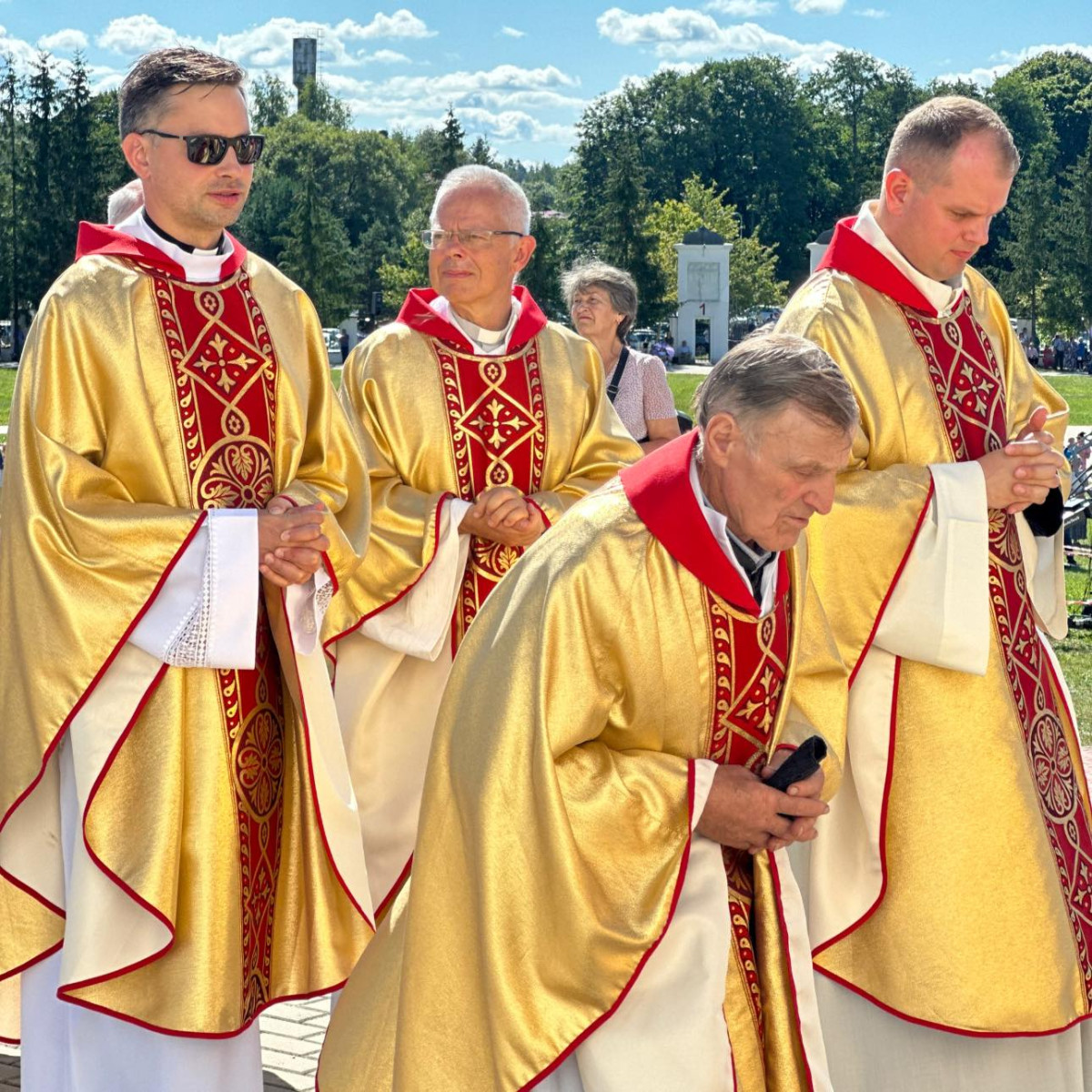 Священники на празднике Вознесения Пресвятой Девы Марии. Аглона, 15 августа 2024 года. Фото: Chayka Latviski (Анна-Луизе Рускуле и Анна Кусиня)