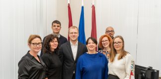 Работники Даугавпилсского самоуправления и Латвийского национального центра культуры на встрече в Даугавпилсе. 5 ноября 2024 года. Фото: Андрей Емельянов