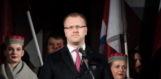 Мэр Даугавпилса Андрей Элксниньш во время концерта в честь Дня независимости Латвии. 18 ноября 2024 года. Фото: Маргарита Вигуле