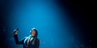 Как в Даугавпилсе прошёл концерт оркестра Lords of the Sound. ФОТО и отзывы зрителей Солист Lords of the Sound Ярослав Радионенко на концерте в Даугавпилсе. 12 ноября 2024 года. Фото: Маргарита Вигуле