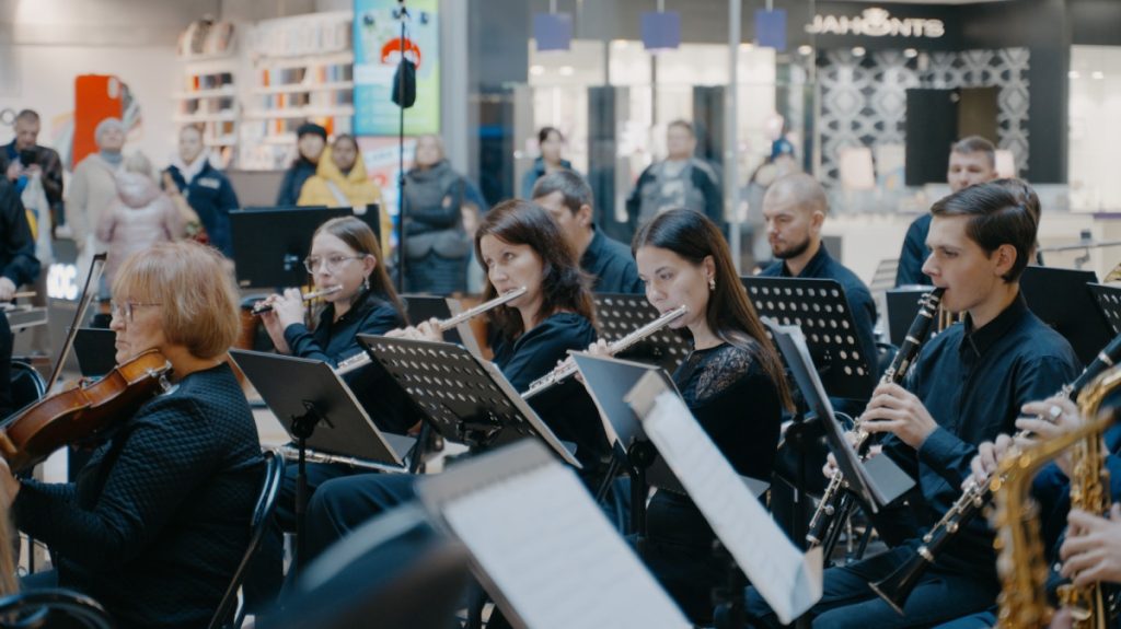 Выступление оркестра Daugavpils Camerata в т/ц DITTON. Ноябрь 2024 года. Фото: Ивар Утинанс