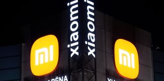 Вечером 27 января на рижской арене загорелся новый логотип — теперь это «Xiaomi Арена». Фото: Эвия Трифанова / LETA