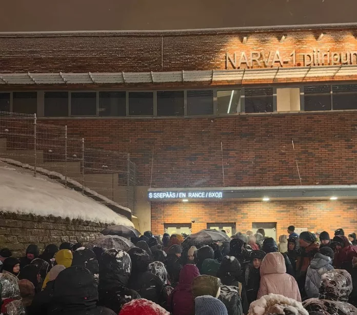 Пограничный пункт в Нарве на эстонско-российской границе. В новогодние праздники здесь были огромные очереди, время ожидания могло достигать суток. Фото: Алексей Иванов / Rus.Postimees