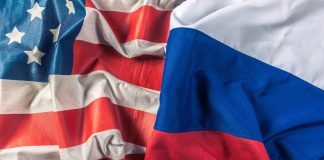 Флаги США и России. Иллюстративное фото: fabrikasimf / freepik