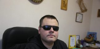 Роман Праневичус - председатель правления Даугавпилсской территориальной организации Латвийского общества незрячих, на записи подкаста Сергея Кузнецова "Даугавпилс. Стереотипы". Фото: Сергей Кузнецов