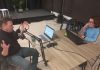Журналисты Сергей Кузнецов и Инна Плавока на записи новостного подкаста из серии "Даугавпилс. Стереотипы". Даугавпилс, офис New East, 20 февраля 2025 года. Фото: Эдвин Мишковский