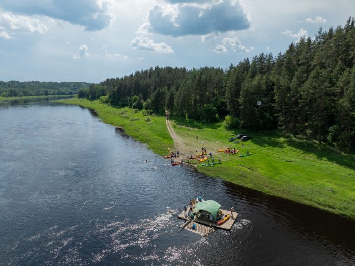 444165432_1013285934139405_2652773432750342621_n Вселатвийский слёт водных туристов Lielais plosts 28 мая 2024 года. Фото: Андрей Емельянов / Augšdaugavas novads.Travel