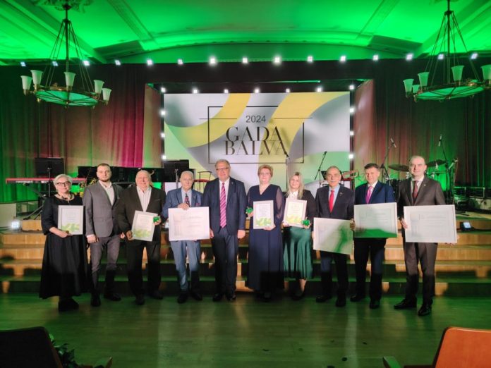 Лауреаты «Награды года» и «Награды года в науке» за 2024 год. Фото: Даугавпилсский университет
