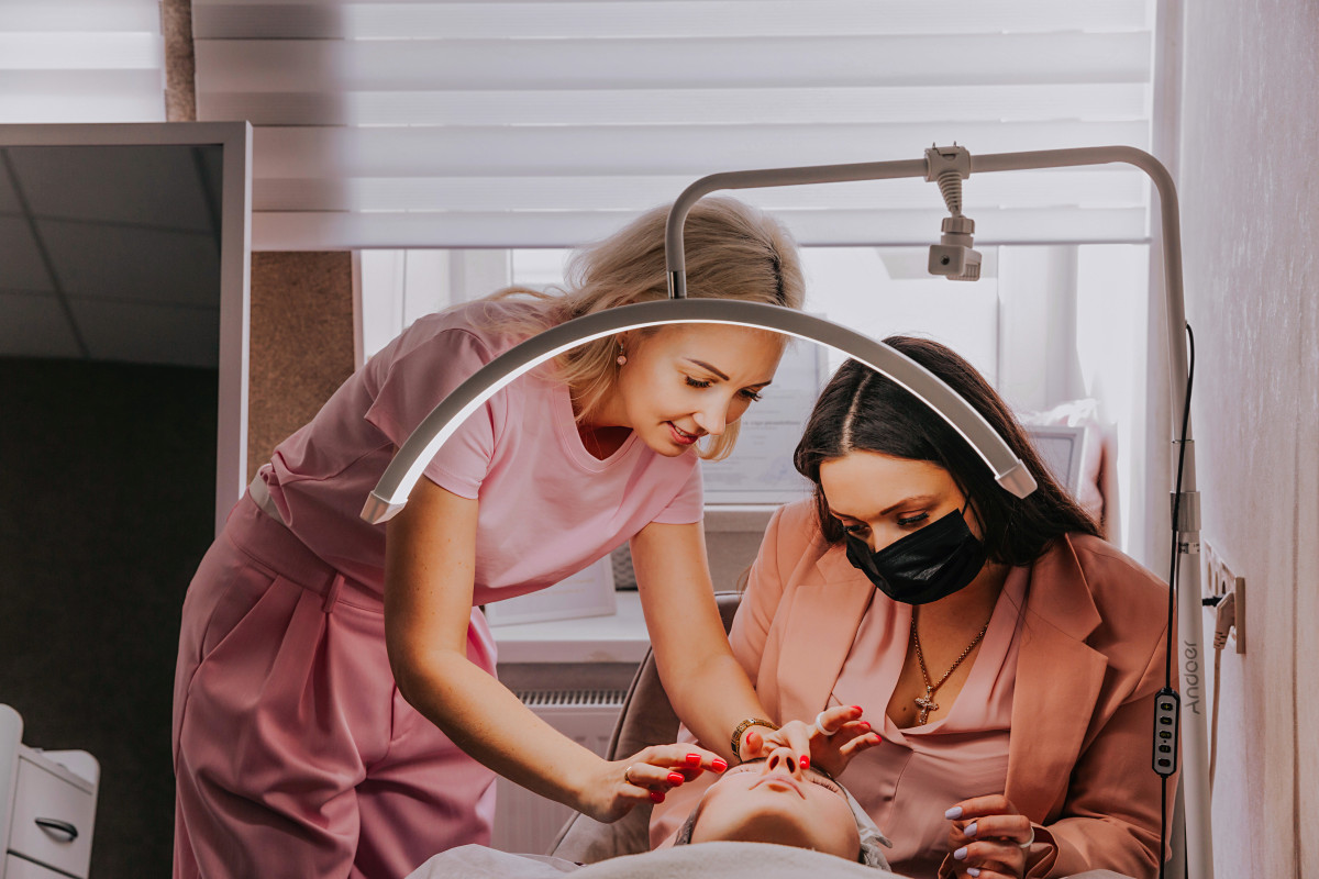 без трусики  выпускницы  Путь к успеху в  бьюти-индустрии с Beauty School. Партнёрский материал - Chayka.lv