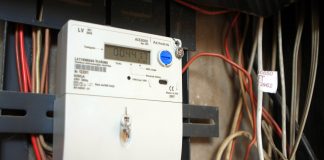 Жителей призывают подумать о более выгодных договорах на электричество Счётчик электроэнергии. Фото: Эдийс Паленс / LETA