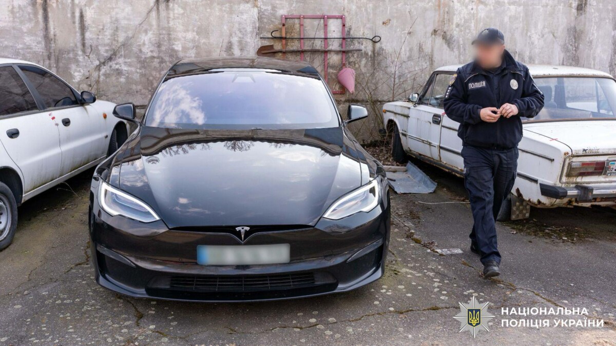 Изъятое во время обысков имущество мошенников. Фото: Национальная полиция Украины