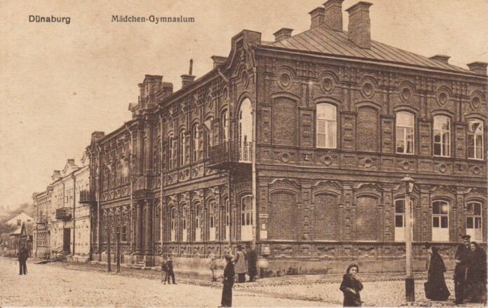 Женская гимназия в Динабурге, конец XIX века. Фото со страницы «Ретро Даугавпилс - Латвия» в Фейсбуке