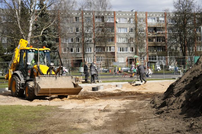 сквер славы Строительные работы в сквере Славы в Даугавпилсе. Начало апреля 2025 года. Фото: Daugavpils valstspilsētas pašvaldība / Facebook
