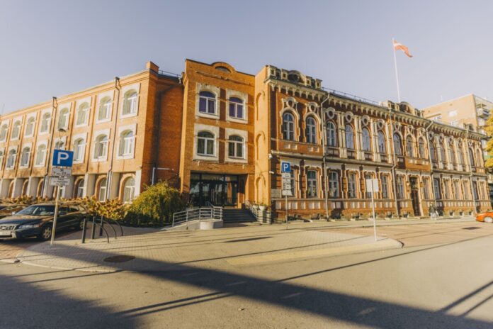 Здание Даугавпилсской городской думы. Октябрь 2024 года. Фото: Евгений Ратков